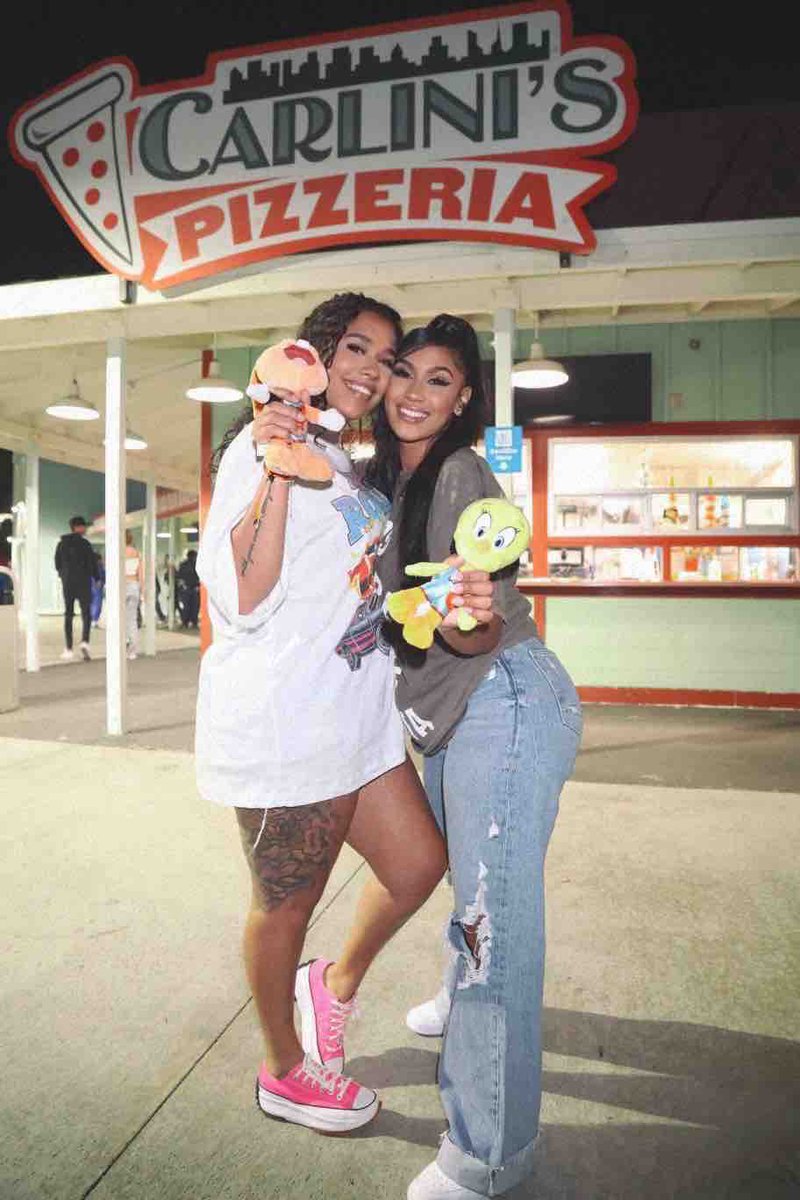 queennaija's tweet photo. that’s my main one 🥰 @domivuitton https://t.co/tlrNJoKTTW