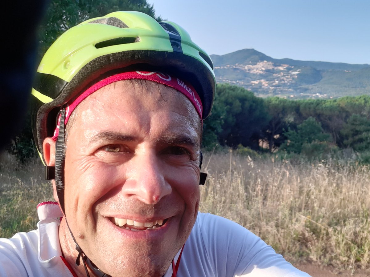 Strada in perfette condizioni al #Tuscolo, ideale per una ciclopasseggiata, all'ombra nel #ParcodeiCastelliRomani #Fiab #Roma #BiciPa #Riprendiamocilastrada  #MontePorzioCatone #Frascati #Grottaferrata