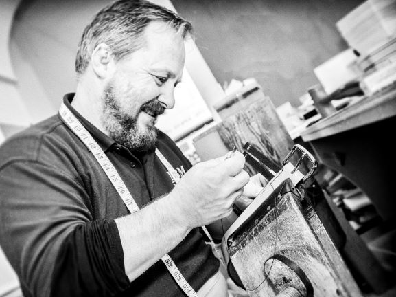 nixpriory's tweet image. Join us for live demonstrations and insights into the skill of belt-making today at 1pm! #lunchtimetalks To book, please visit buff.ly/3xc7t3b @Exeter_Hour @visitexeter @ExeterHBT @devon_ex_inst @DevonLiveNews