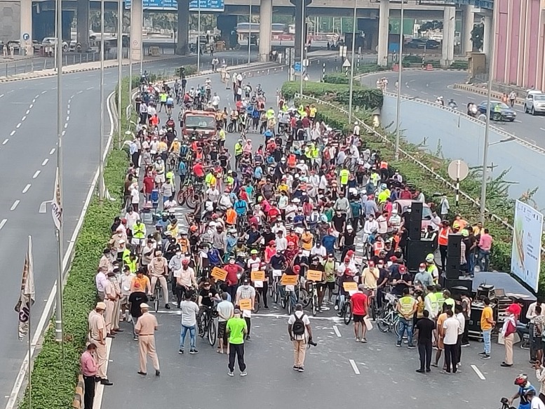 Secretary_MoHUA's tweet photo. #IndiaC4C #buildingcitiesforpeople #cycles4change #cycling #smartcitiesmission #smartcities @SmartCities_HUA https://t.co/Sefoi83PVU