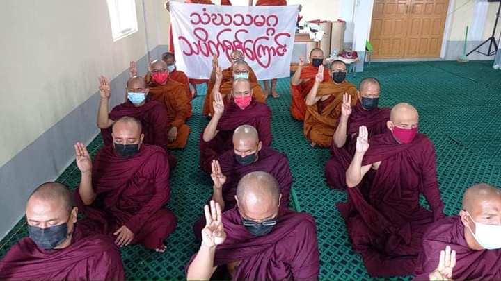 DubiKang's tweet photo. An anti_terrorism Junta strike of Mandalay Monks' Union.
#June30Coup
#WhatsHappeningInMyanmar 
#DreadfulCovidAmidMilitaryCoup https://t.co/ZDSFus9qaE
