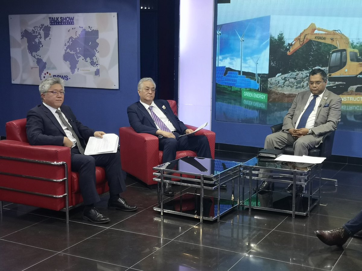 Congoprofond1's tweet photo. Des animateurs du Consortium sud-coréen WTIA Group à Kinshasa pour l'introduction de la technologie avancée de l'Internet. Ils sont conduits par le chairman Keun Young Kim. Après Kinshasa, cap pour Kolwezi. https://t.co/OSaHqPcCx6
