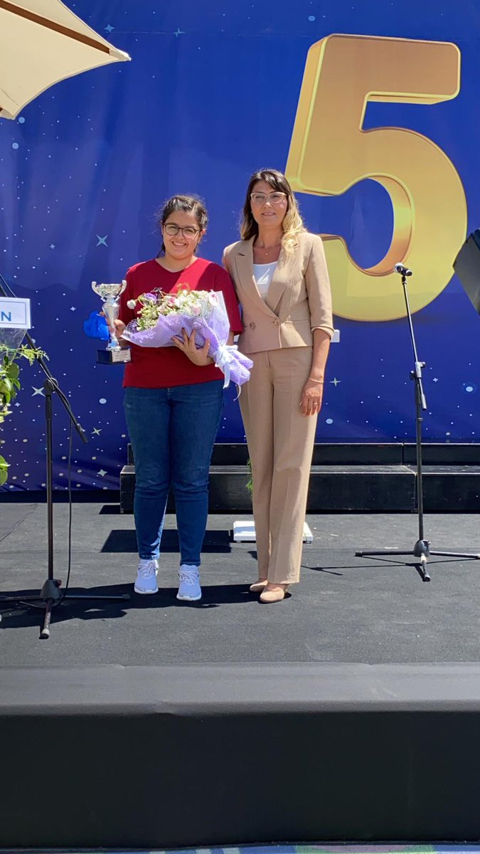 Lgs de tüm sorulara doğru cevap vererek 500 tam puan alan tüm ögrencilerimizi gönülden tebrik ediyorum.Bilfen İskenderun öğrencimiz Muazzez Göksu Özer 'de Türkiye 1.lerimiz arasında yerini aldı.Seninle gurur duyuyoruz güzel kızım💙🙏