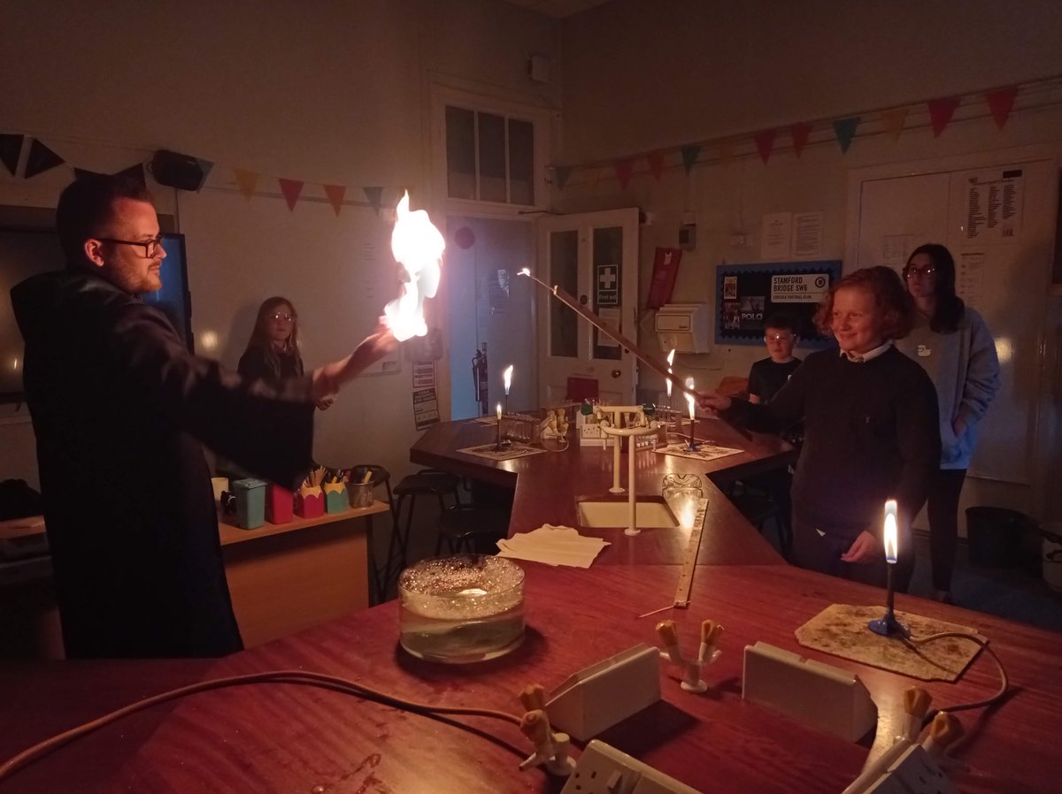 BWPBoarding's tweet photo. #Potions with #ProfessorSnape #MrDarcy was a BLAST! #iloveboarding #harrypotter #havefun #endofterm @BWPScience https://t.co/XQSDOos1d4