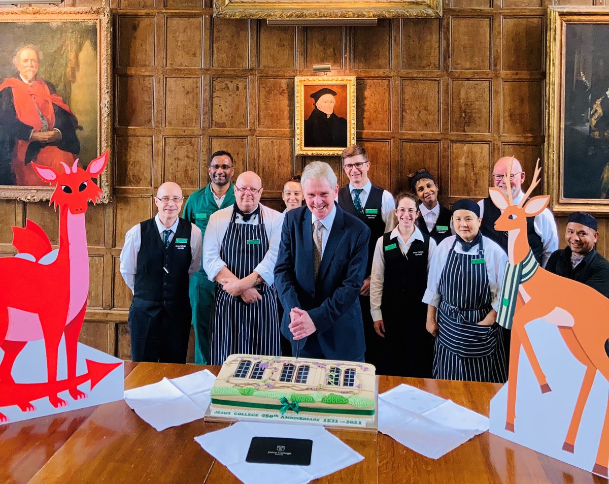 JesusOxford's tweet photo. Today we mark #JC450 Jesus College Giving Day by enjoying a slice of commemorative 'wisteria cake', specially designed for the occasion by @oxoncakeshop @CoveredMarketOx. Here's our Principal, Prof Nigel Shadbolt FRS, cutting the first slice. #delicious #cakeforlunch #wisteria https://t.co/9dw2waMAIO