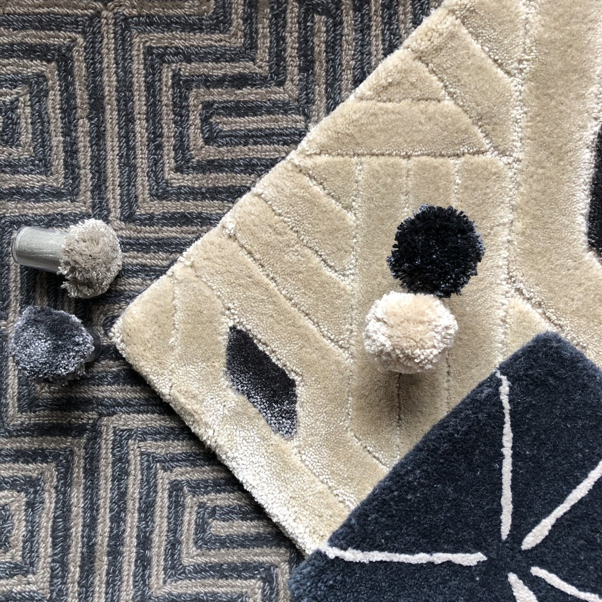 We love playing around with texture and patterns. ❤️ 
We can create both for your bespoke rugs and carpets using different techniques, such as:- carving, differing pile heights, cut pile, loop pile, tip-shearing, and through contrast colours.