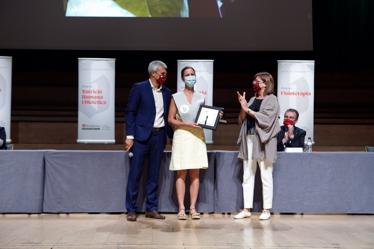 BlanquernaFCS's tweet image. 👏👏👏 👩‍🎓Enhorabona per als millors expedients acadèmics de la promoció 2021 dels graus en Infermeria, Fisioteràpia, Farmàcia i Nutrició Humana i Dietètica @Blanquerna @uramonllull: Alicia Orduña, Míriam Iban, Laia Serra i Mariola Jiménez. #orgullBlanquerna 😍