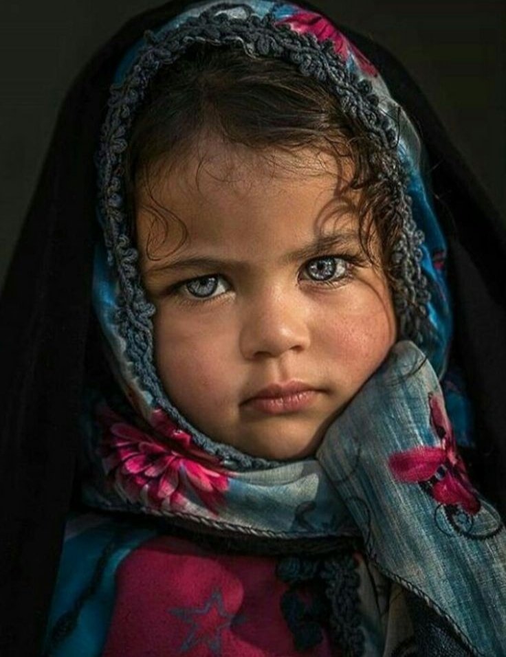 Yarın daha kötü ne olabilir diye bekliyoruz falan yerde bir kadın kocası tarafından öldürülüyor filan yerde çocuğa istismar oldu diye haber geçiyor.hes yapımı doga katliamı say saya bildigin kadar ama unuttuğunuz bir şey var size insanlıgı ögretecez öyle yada böyle ögretecez.