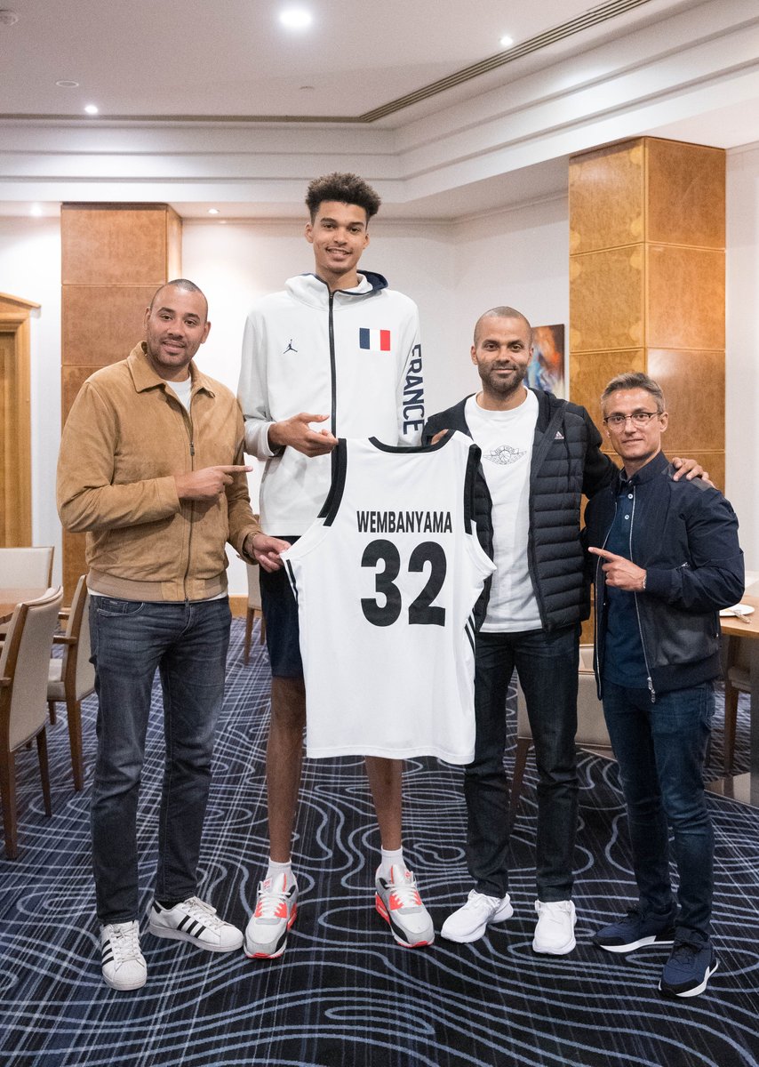 Betclic_ELITE's tweet photo. 🦄  @vicw_32 ✍️ @LDLCASVEL 

📸 @Agence_Comsport &amp; @yovhen https://t.co/XA3UQjmQ3j