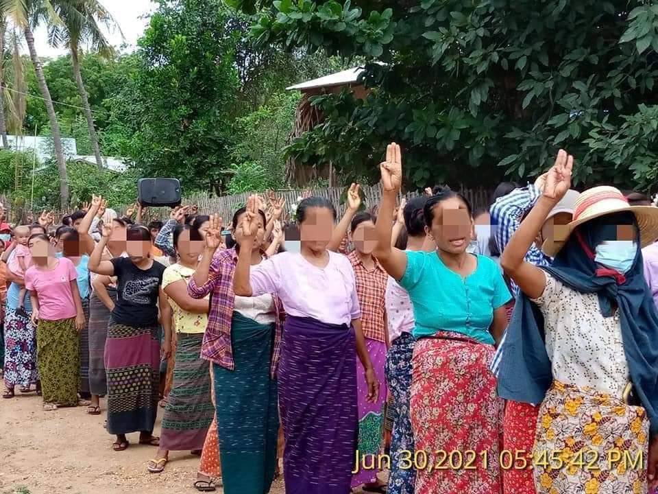 NadiZ2001's tweet photo. Strike against military dictatorship by Basic Education General Strike Committee and local people from northern part of Myaing  Township. #DreadfulCovidAmidMilitaryCoup #WhatsHappeningInMyanmar #June30Coup https://t.co/3v1cd8XxzU