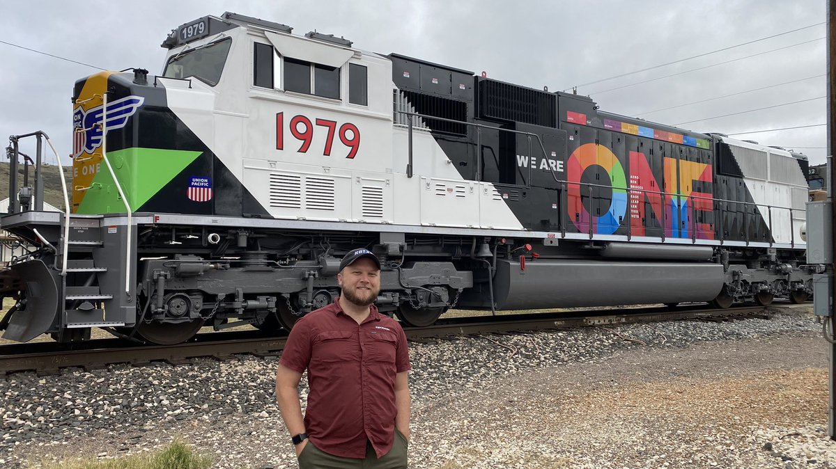 RustySuretteTV's tweet photo. We found the @UnionPacific “We Are One” commemorative locomotive in Alpine, #Texas this morning. #UP1979 #UPWeAreOne
Here’s the back story to this:
https://t.co/qZrReKnot4 https://t.co/WOaQvOQ1MY
