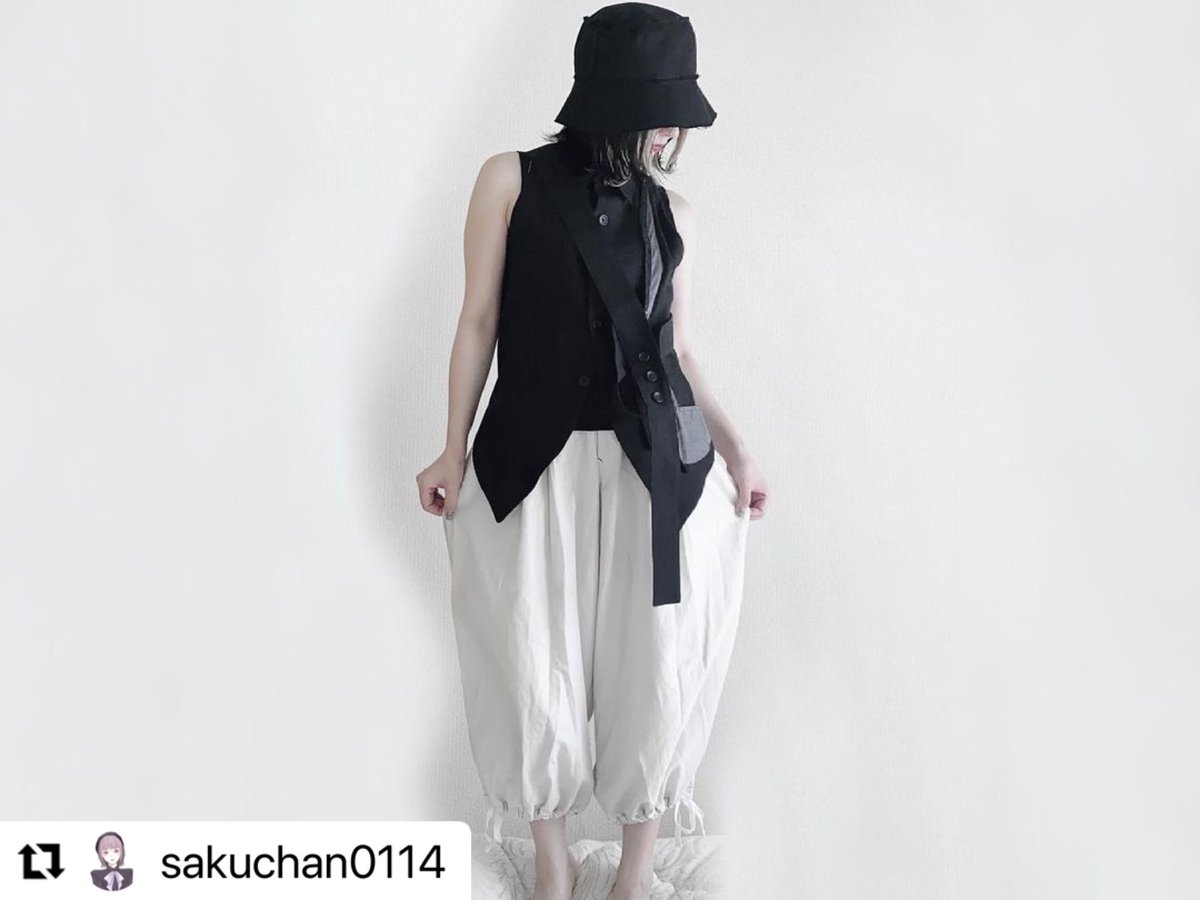 syte_etys's tweet photo. #Repost @sakuchan0114 with @make_repost🌧*。゚二の腕のむちむちはご愛嬌ということで\(ᯅ̈ )/
best : #yohjiyamamotofemme
pants : #ys hat : #syte
#fashion #instafashion #coordinate #ootd #todayscode #monotonecode #yohjiyamamoto #ブラックコーデ #ヨウジヤマモト #バケットハット https://t.co/pMfu7oyQMf