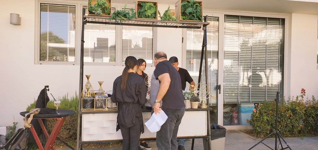 ErelMargalit's tweet photo. שני דברים שאני מאוד אוהב והיום משתלבים יחד: החצר שלנו ב JVP ולארח
#JerusalemTech https://t.co/6efGOtRoWG