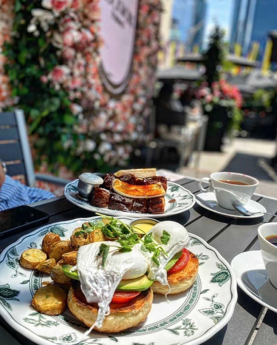 to_downtownwest's tweet photo. Too soon to be dreaming about brunch this weekend? Don’t wait! Join Clockwork for lunch mid-week instead! @clockworktoronto

Enjoy the sunshine and patio season while we have it, Toronto! Which day works for you to #MeetMeAtTheClock ?

📸@trendyrestaurants https://t.co/G3Audyd7QR
