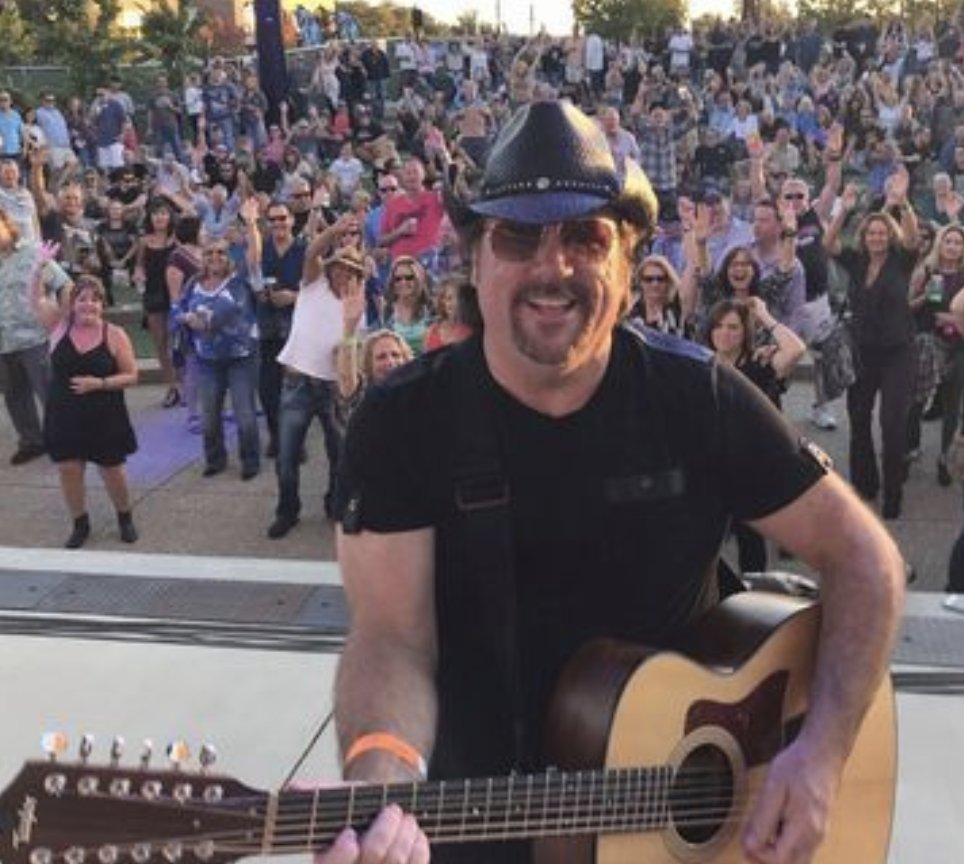 Dan Durkin this Thursday at the Tasting Room! Is there anything better than live music and wine on a beautiful Summer evening? 4:30-7pm! Get here early, Dan always fills the patio!
..
#adoberoadwinery #downtownpetaluma #livemusic #winelife #dandurkin