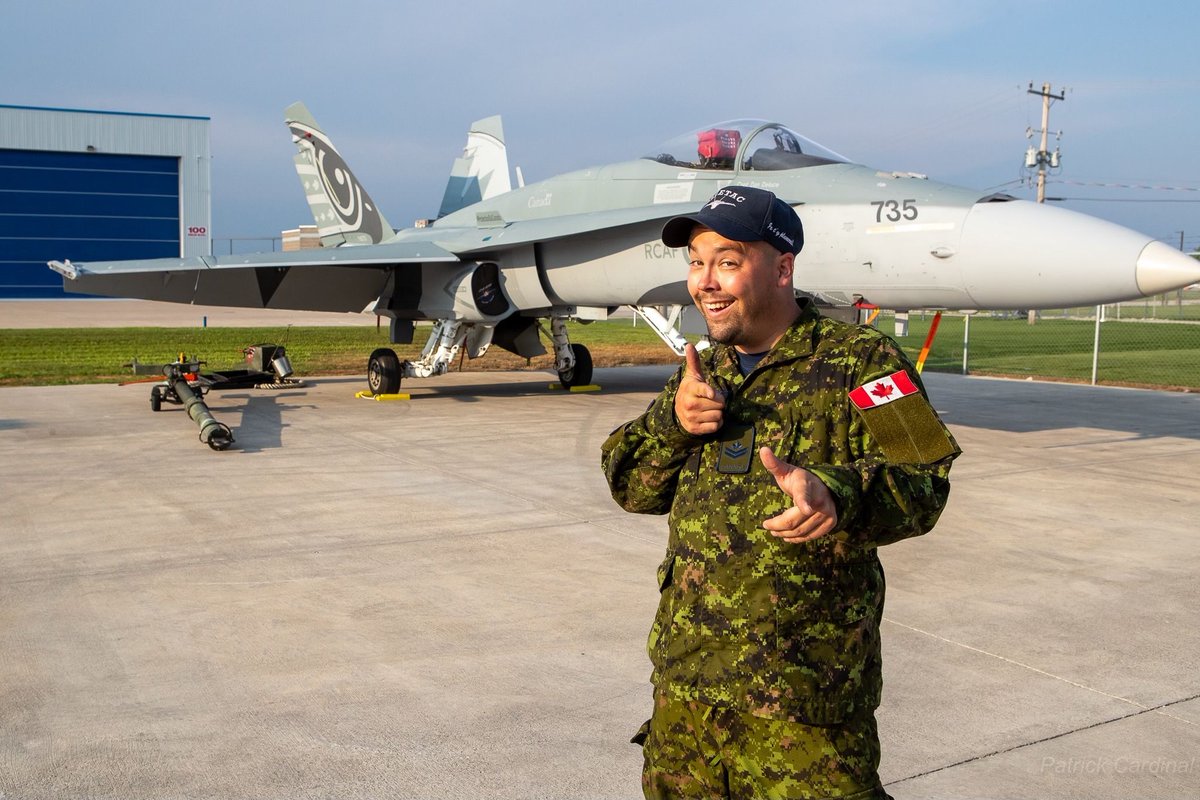 Next is the East team’s Deputy Crew Chief, MCpl Raphaël Langlois. MCplLanglois is currently a aviation systems tech at 425 Tactical Fighter Squadron. 
Read his full bio here: buff.ly/363I7Zy
📸<a href="/patcardphoto/">Patrick Cardinal</a>