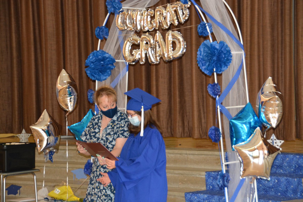 Erie1BOCES's tweet photo. Congrats goes out to our Maryvale Work Readiness grads earning their Regents &amp; our #ExceptionalEd grads earning their Skills Credential! Students took part in a walk-through graduation ceremony at Maryvale, complete with balloons &amp; plenty of applause. https://t.co/PJjrSMn7Wv