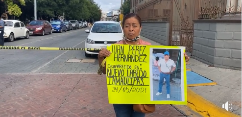ABCNoticiasMX's tweet photo. 🔴📽 #EnDirectoABC Familiares de desaparecidos en la Carretera Monterrey-Nuevo Laredo cierran calles del Centro de Monterrey.
🌐 https://t.co/aFayANKeat https://t.co/Ako4GwIwWa