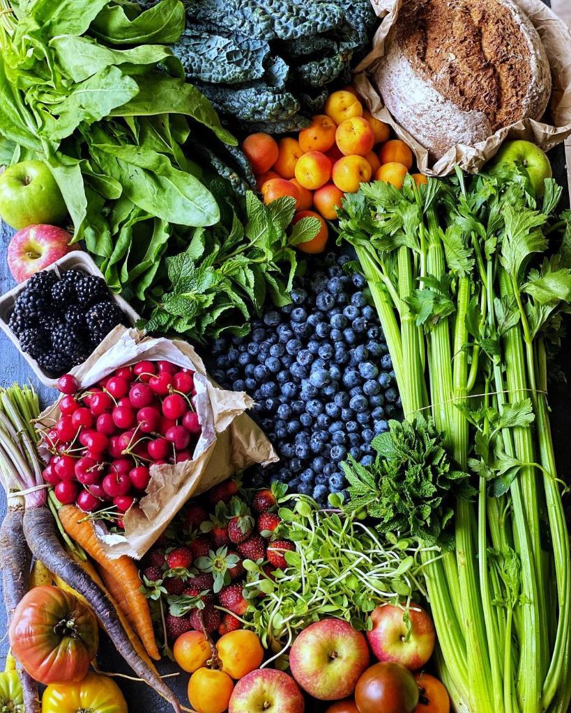AmwayCanada's tweet photo. Nous 💚 #CookingWithColor! 🍄🥕
Quelle est la première chose que vous cuisineriez avec ces produits du marché?
📷 (IG): the_sunkissed_kitchen https://t.co/3k3TuG4SPa