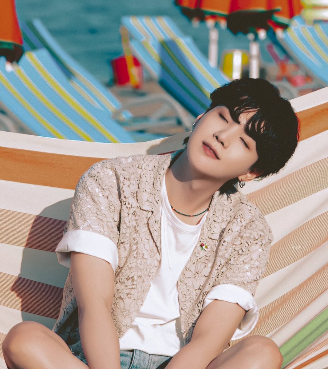 agustdfms's tweet photo. summer boy #suga https://t.co/8Vxgi7ehJF