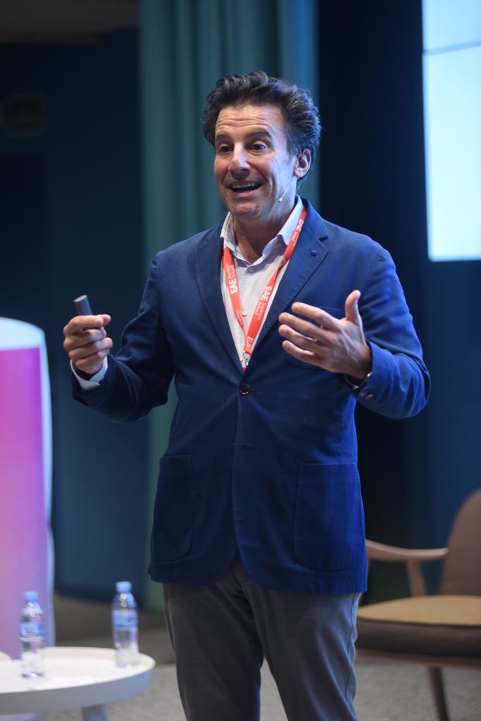 .<a href="/Agustinperalt/">Agustín Peralt</a> en #TDM2021 explicando 'El método FASE'

tiempodemujeres.es