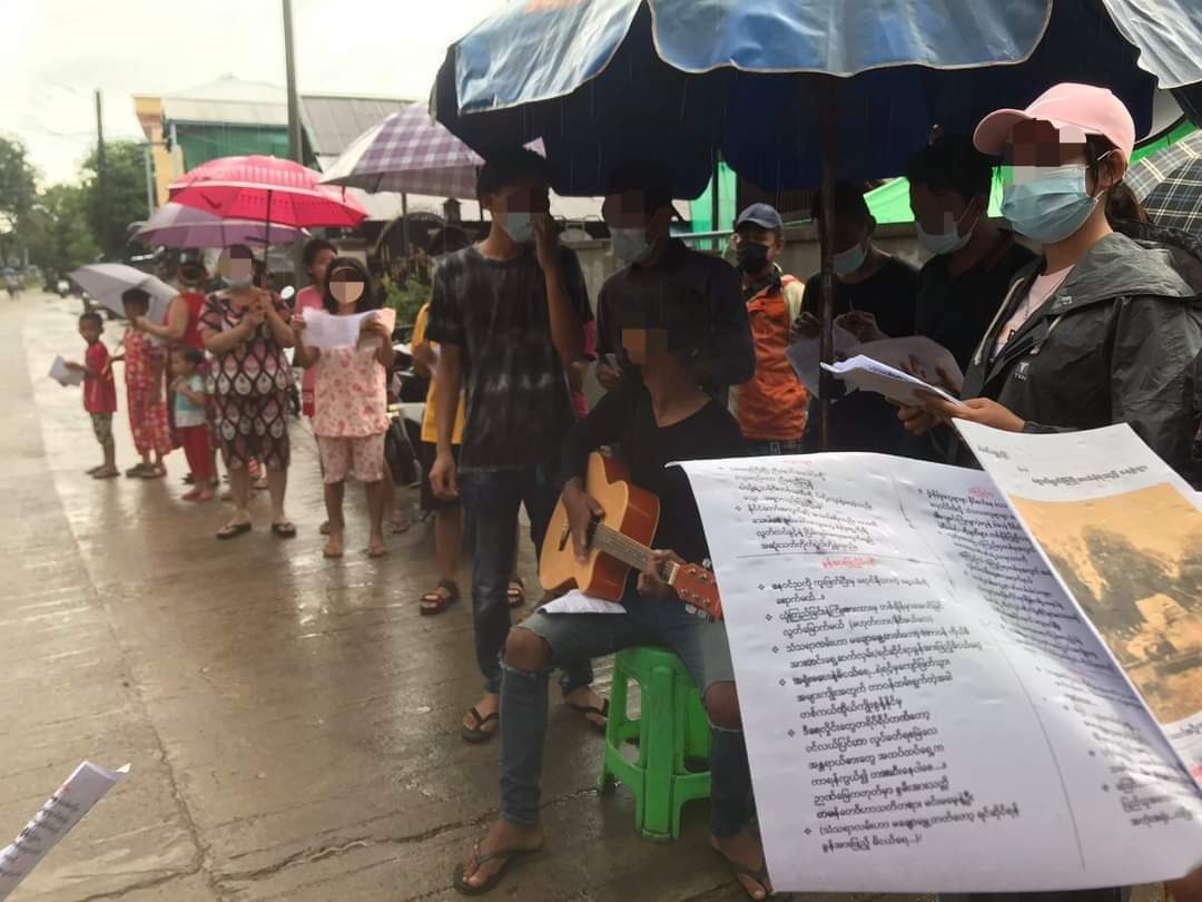 RvlBurma2's tweet photo. #Dawei Coalition strikes and youth strikes demonstrated against the military dictatorship on the evening of June 30.

#WhatsHappeningInMyanmar 
#DreadfulCovidAmidMilitaryCoup
 #June30Coup https://t.co/DeKZvtaohL
