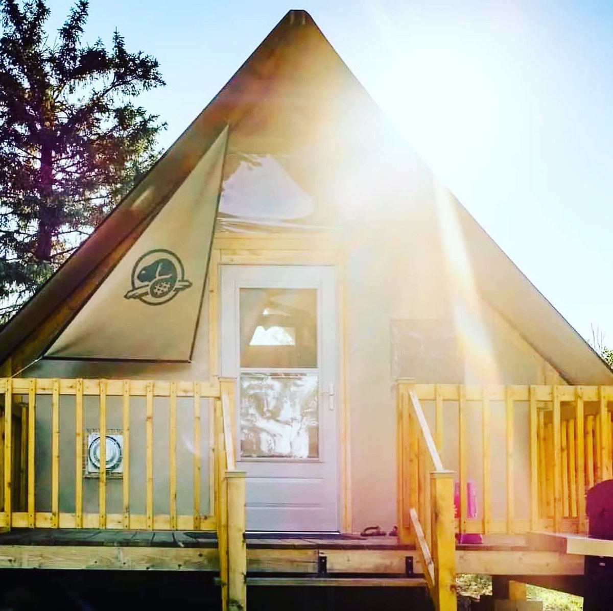 GlampingSpace's tweet photo. With more than 600 lakes and thousands of hiking trails glamping in Alberta is a great way to explore the wilderness!

Check out the top 8 Places To Go Glamping in Alberta: https://t.co/ADPnVIj5z1 
#glamping https://t.co/fFoh4GjARg