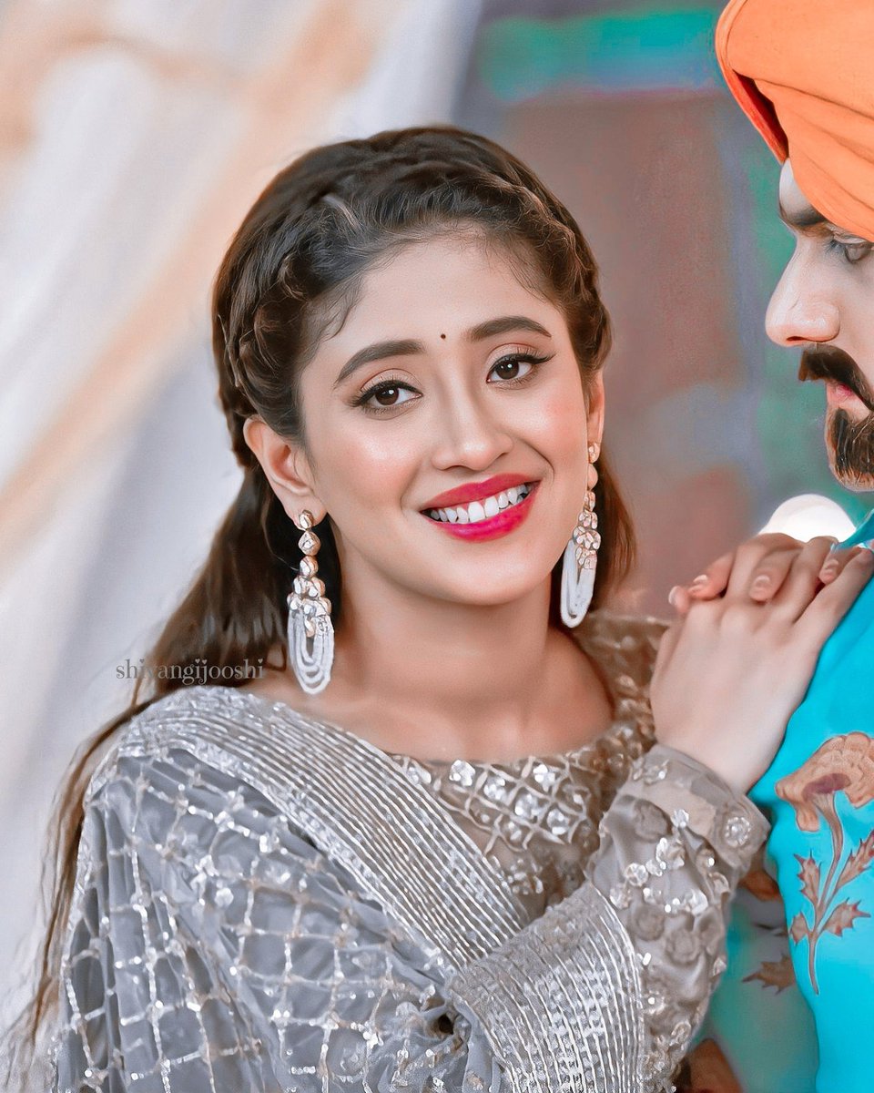 Rubina Dilaik exudes royalty ahead of her Jhalak Dikhhla Jaa 10 act, fans  wonder if she will dance on Ranveer's Khalibali
