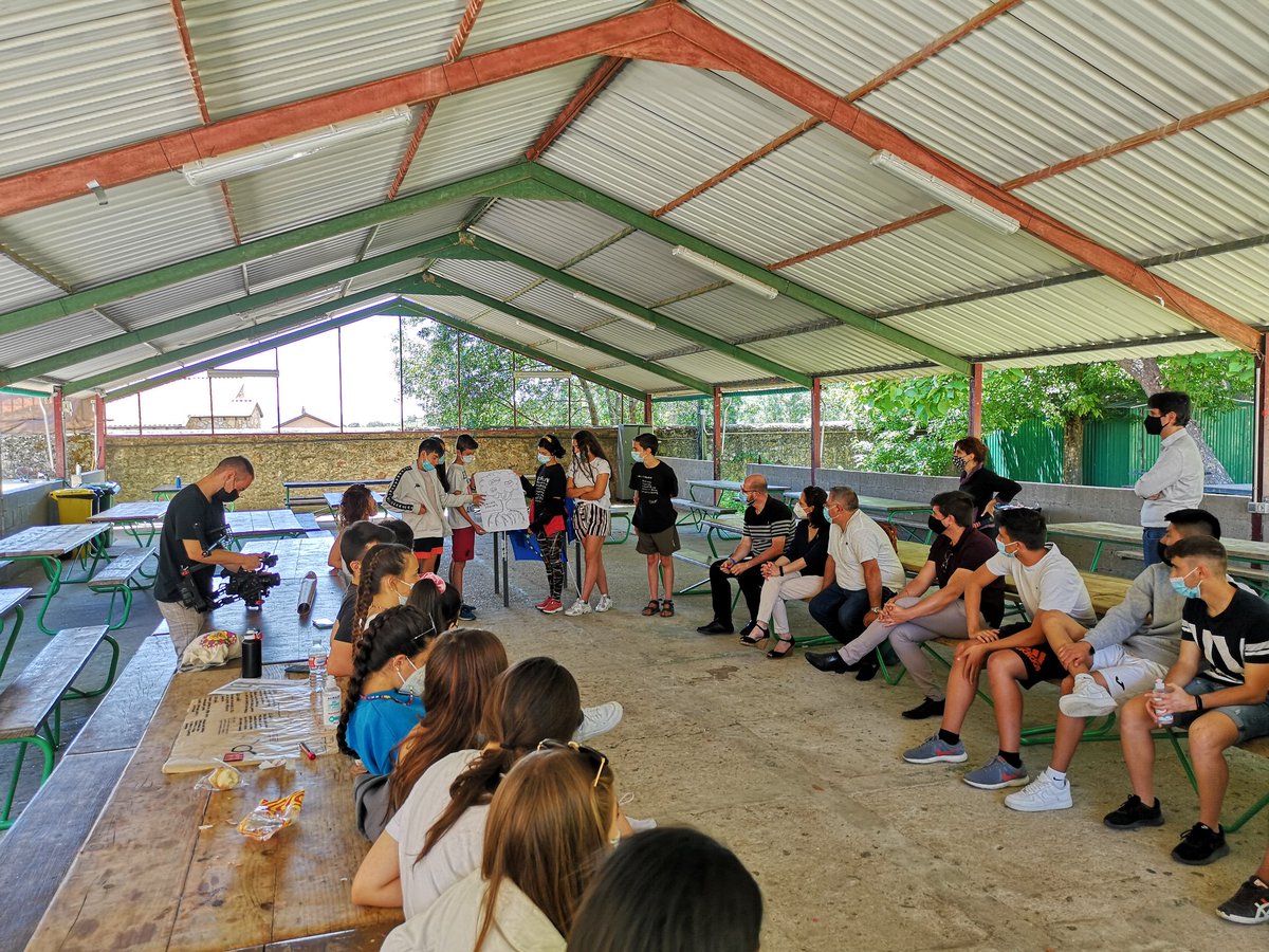 iuventiaCoop's tweet photo. Hoy hace bueno en Mangirón. Y los grupos de trabajo presentan sus trabajos sobre los desafíos actuales de la Sierra Norte de Madrid. En la Convención Ciudadana.

#ConvencionCiudadanaUE https://t.co/Vlj0N2ovi8