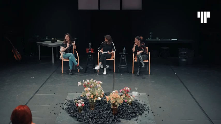 teatrelliure's tweet photo. 🗣️ Els col·loquis postfunció són una molt bona oportunitat per aprofundir en els espectacles i, fins i tot, anar més enllà del que aquests ens expliquen.
Ja pots recuperar-los a #YoutTube! 👏🏽
Avui et suggerim: #ForastersVindran.
▶️ https://t.co/spd2g9yO05
#TeatreLliure https://t.co/4FRdVznaGZ