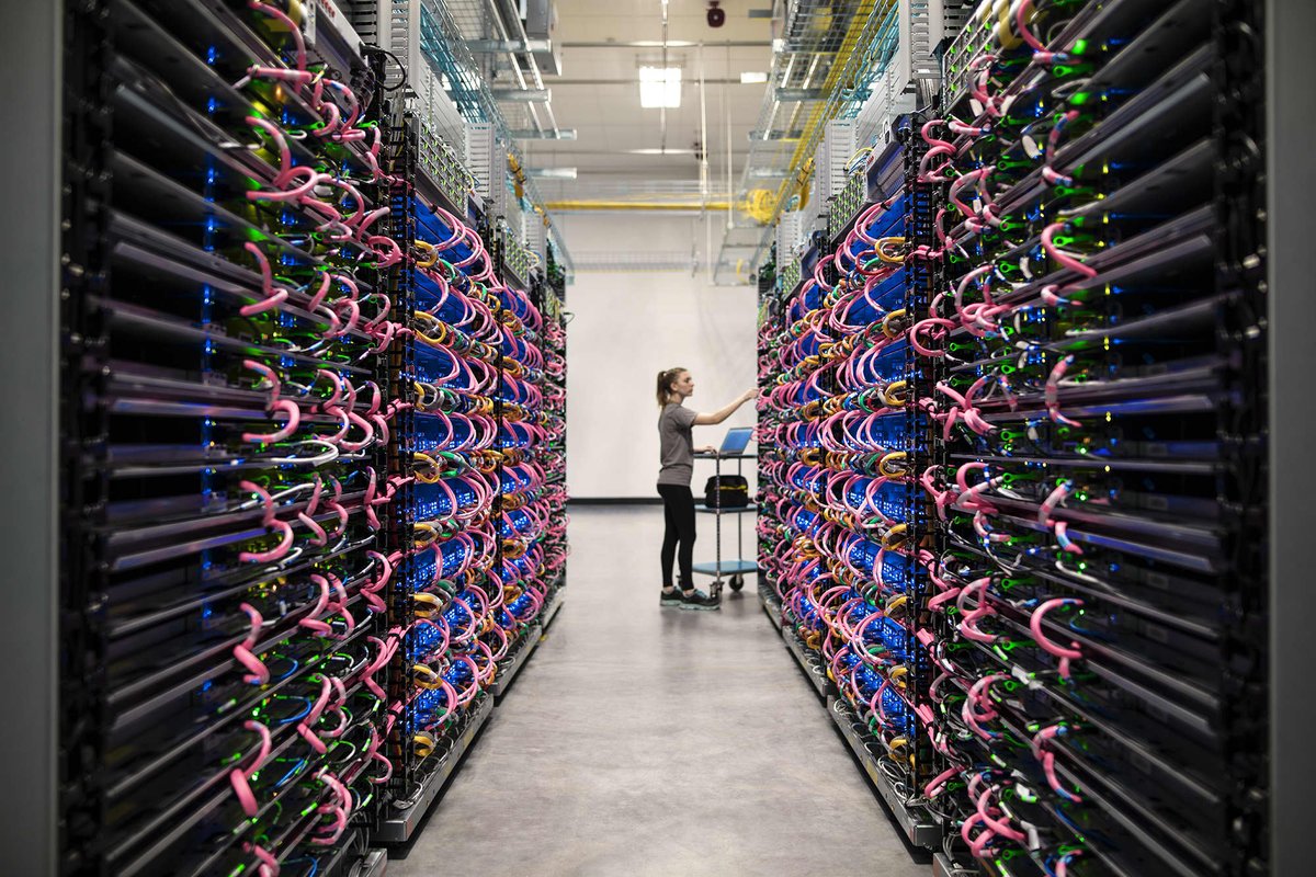 AndreaLPope's tweet photo. .@Google has some fascinating news! The global tech corporation has revealed the development of #AI-powered chips. @Sam_L_Shead #DigitalTransformation https://t.co/l4yK6JcmbT https://t.co/cGJGjQhQ9X