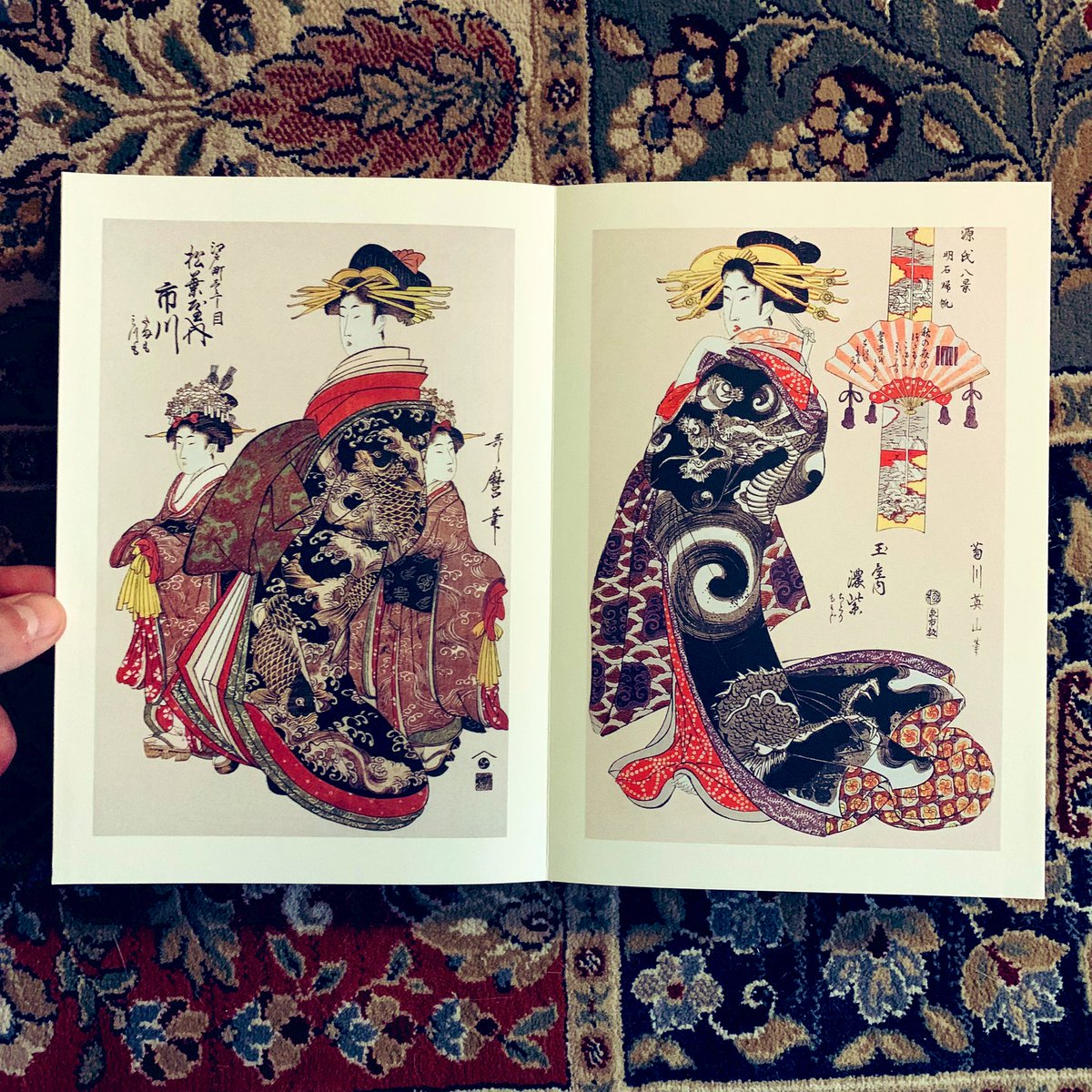 mmythosmanga's tweet photo. Les Femmes en estampes - 2019. Recueil paru chez Hazan et compilant des #estampes #BijinGa. Au travers des œuvres de #Utamaro, #Eisui ou encore #Hokusai, une célébration de l’idéal féminin durant la periode d’Edo. https://t.co/UhTnN0mHkS
