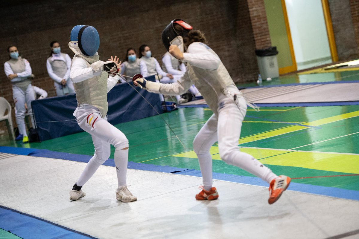 rfeesgrima's tweet photo. ¡La satisfacción de volver a las pistas!🤩

Os dejamos las siguientes recopilaciones de imágenes de los últimos campeonatos. ¿Sabrías identificar que imagen pertenece a cada campeonato?🤺🎖

#RFEE #Esgrima #Fencing #CampeonatodeEspaña #SpainFencing #MasEsgrimaQueNunca https://t.co/mM9AonWmBY
