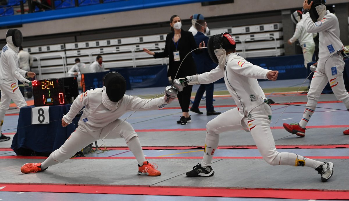 rfeesgrima's tweet photo. ¡La satisfacción de volver a las pistas!🤩

Os dejamos las siguientes recopilaciones de imágenes de los últimos campeonatos. ¿Sabrías identificar que imagen pertenece a cada campeonato?🤺🎖

#RFEE #Esgrima #Fencing #CampeonatodeEspaña #SpainFencing #MasEsgrimaQueNunca https://t.co/mM9AonWmBY