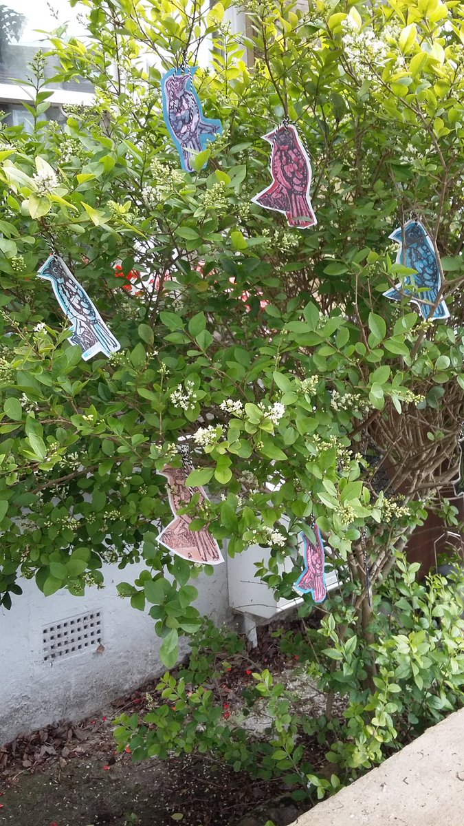 E17Printmaker's tweet image. Hello @E17ArtTrail Burdies are Go ! Venue 39. Privet View. 8 Clacton Road E17
Inspired by @annatheartist @Inky_Cuttlefish #lockdownchallenges
#linoprinting
#moweeburdies