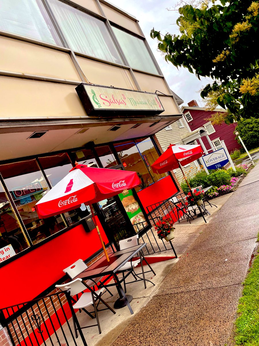 BlueITProject's tweet image. #Connectivity is now top of our basic needs as humans, family members, students, professionals in the workforce or trying to re-enter. Today, the #BlueITProject will use @Twitter 2 share some #DiscussionTopics on “Economics and You”. #ELab w/ #ZeDGoBlue anybody? #TheFutureIsNow