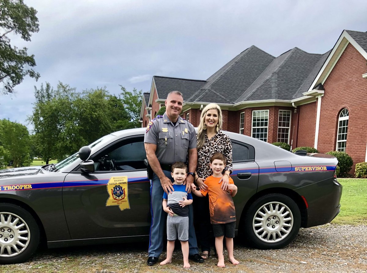 MHPTroopF's tweet photo. @MHPTroopF would like to wish Master Sergeant Steven Braddock a very long, healthy, and happy retirement. His departure is well-deserved after 27 years of service to this great state. https://t.co/G4kH70DlI0