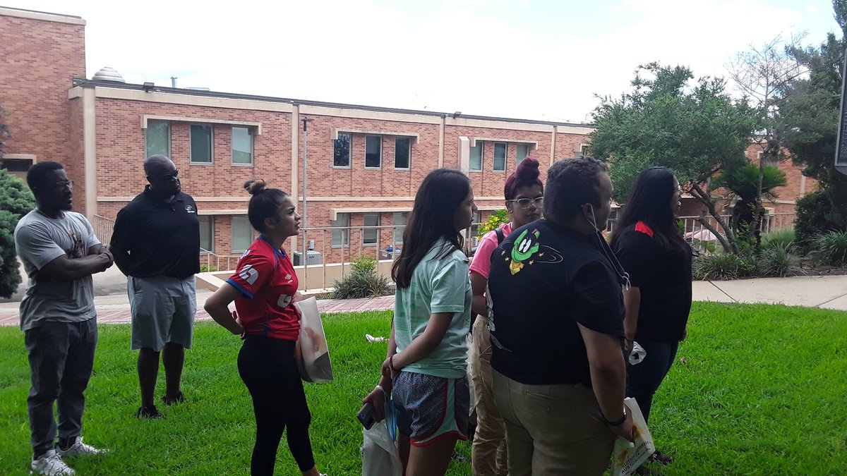 JeamesSailor's tweet photo. @AISD_CTE @EMHSPrincipal @EastsideHumans @EastsideECHS @Fan4EMHS @EMVT_STEM Malcolm X said, "Education is passport to the future". #EMHSPanthers students are preparing for post high school path with college visits. Thank you @HustonTillotson for hosting. #AISDproud #PawsUp https://t.co/V9GQg8pk7x
