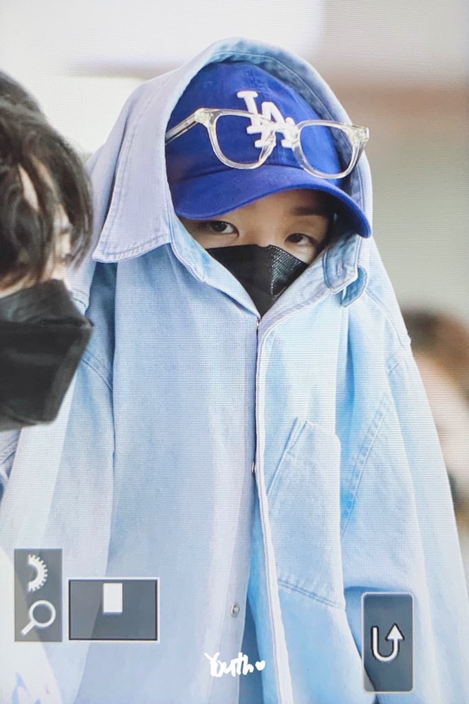 he looks so tired:( i hope they will give them even just a little bit of rest