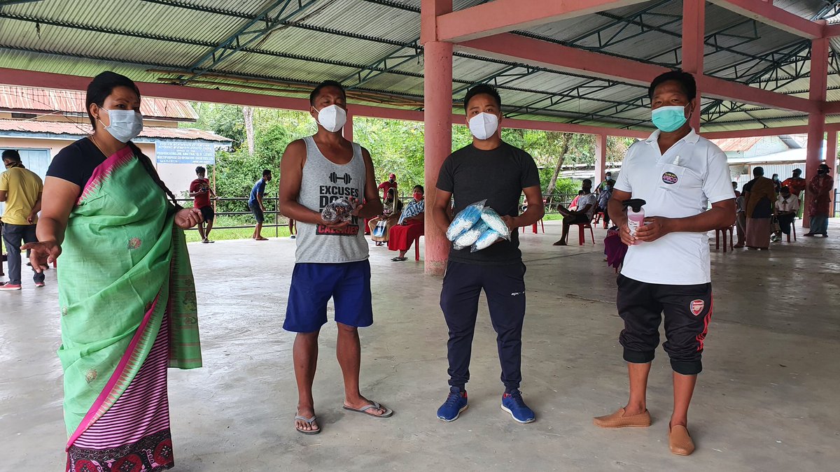 KInaochaDevi's tweet photo. Mass vaccination program at Poiroukhongjil mayai leikai and Provided #Mask #Senitizer #Peracitamol tablets.
Thanks to Hon'ble PM @narendramodi ji Hon'ble CM @NBirenSingh for Free #Vaccine for all. #Sevenyearsofseba #BJP4Manipur https://t.co/u5ar58DjHh