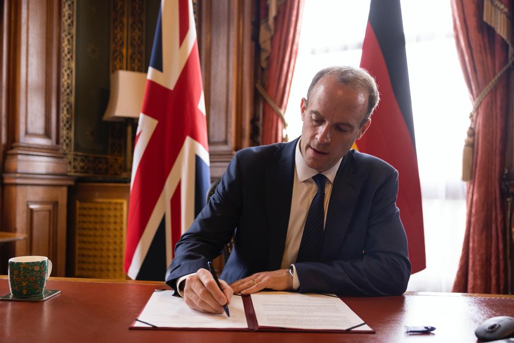 GermanyDiplo's tweet photo. After #Brexit, 🇩🇪+🇬🇧 remain friends & partners: @HeikoMaas and counterpart @DominicRaab just signed a Joint Declaration on future British-German foreign policy cooperation in a written procedure in Berlin and London. 👇 https://t.co/xPiLA3Y5FH https://t.co/Glvfu7482j