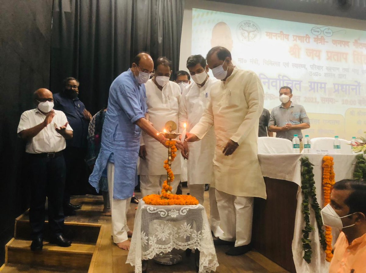 tejpalnagarMLA's tweet photo. आज गौतमबुद्धनगर विश्विद्यालय के सभागार में आयोजित कार्यक्रम का माननीय प्रभारी मंत्री श्री @jpbansi जी, सांसद @dr_maheshsharma जी एवं एमएलसी श्री श्रीचन्द शर्मा जी के साथ दीप प्रज्ज्वलित कर उद्घाटन किया। उद्घाटन के उपरांत नव निर्वाचित ग्राम प्रधानों से संवाद किया। @narendramodi https://t.co/A71WwhbtIA