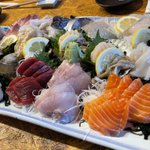 あ、なるほど。お刺身盛り合わせ頼んだら「お通し来てから頼んでください〜」って言われたけど納得した。