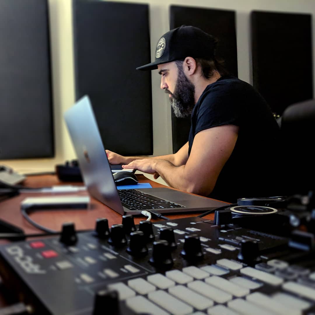 New podcast out today with Varti talking about his new course with BassGorilla  🦍 and all things music production! 🎙️
Give it a listen here! 

spoti.fi/3w7TSso
.
.
 #production #musicengineer #mixingtips #music #musicmaker #musicproducerlife #producerlifestyle