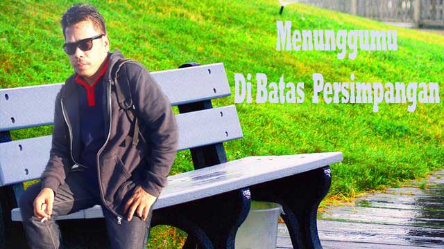 Duhai kamu yg kucinta
Acap kali namamu kutulis dg pena
Kunanti hadirmu memberi daya cipta

Duhai kamu cintaku 
Jgn sampai ada nama lain di diaryku 
Usik dan hiasi mimpiku

Batasku mulai menepi 
Seiring lara hati 
Beri alasan yg dpt kumengerti 
Agar ku bisa menanti lebih lama lagi