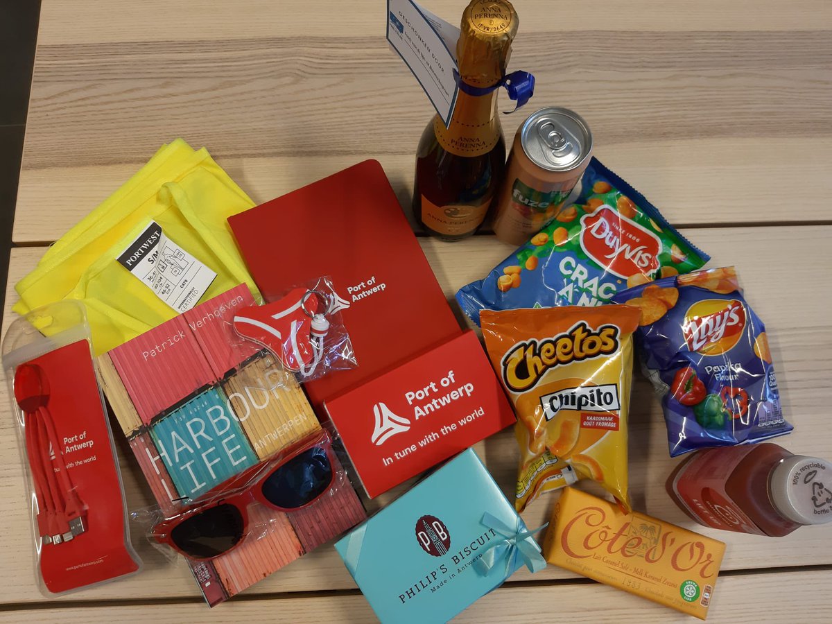 Onze zesdejaars verlaten de school met veel ambiance, een gesponsorde goodiebag en een coronaproof proclamatie. Dank ondermeer@PortofAntwerp
