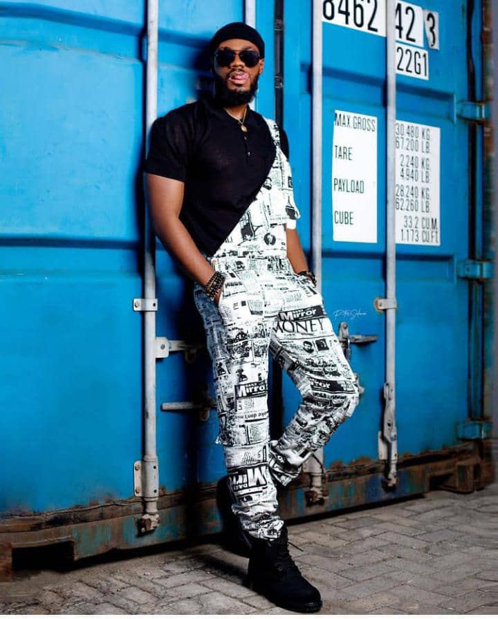 RoyalarmyFans's tweet photo. Overall best in fashion and looking good, he does it effortlessly without stress 
What!😍🙌.

3 DAYS TO THE BIG REVEAL
PASS IT ON🎤 https://t.co/K0n2Jnroql