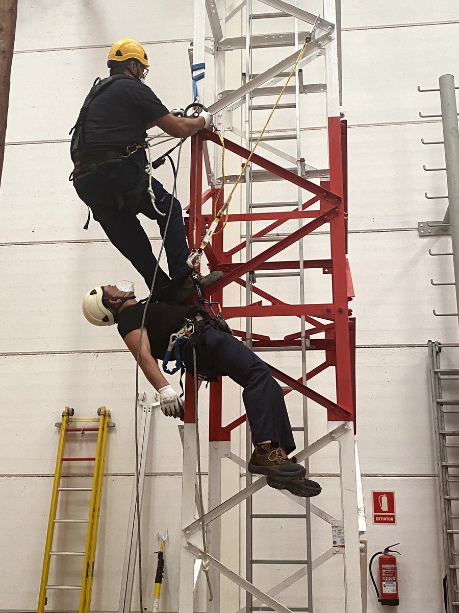 SEPROM_RLS's tweet photo. Curso de RESCATE ALTURAS TELCO, realizado ayer. Un grupo excelente, muy motivado y con muchas ganas de aprender. Enhorabuena! https://t.co/7B0ACpY8re