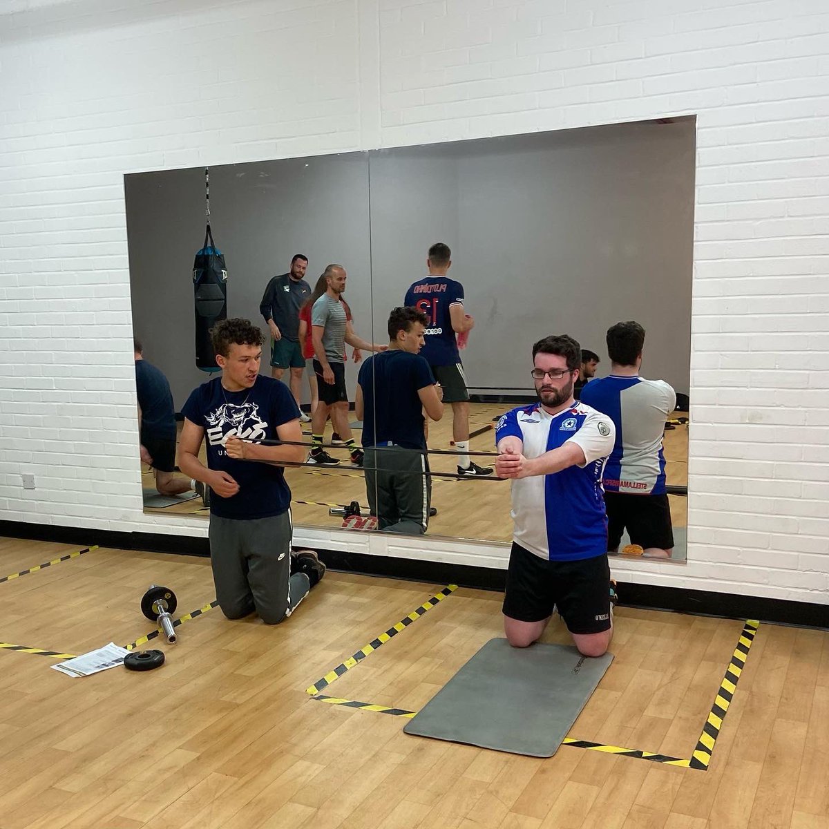 EmpireFightingC's tweet photo. 💪 Massive thanks to @Gloscricket coach Bob Smith for running an excellent Strength and Conditioning course, giving young people real world experience whilst having the chance to get another qualification under their belt 📈

#CareerOpportunities #GetQualified https://t.co/yeQDQqGIqU