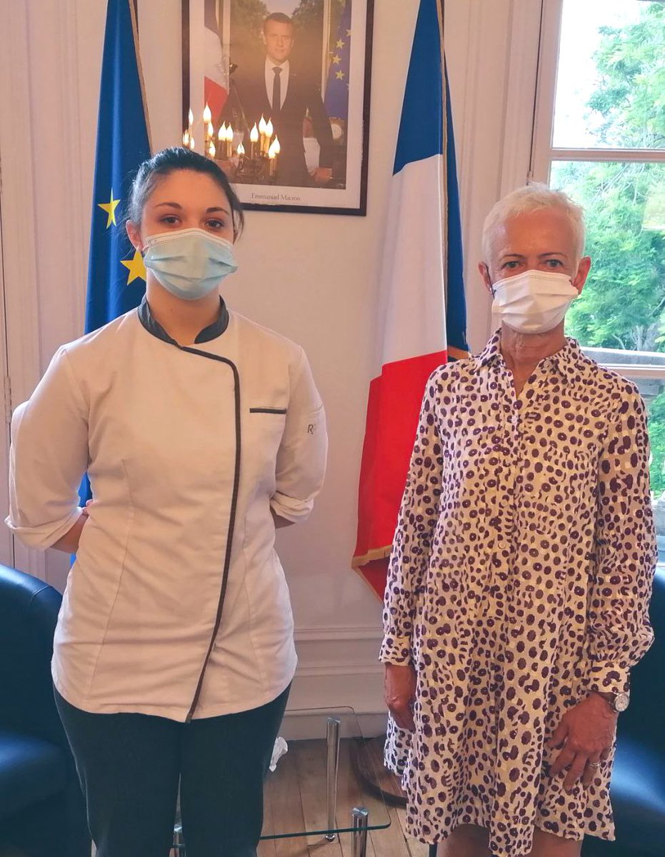 Passionnée de cuisine, Elona est venue du lycée hôtelier de Blois pour apprendre et se former chez nous, comme apprentie dans les cuisines du ministère. 

Bravo et merci Elona, tous mes vœux de succès pour la suite !